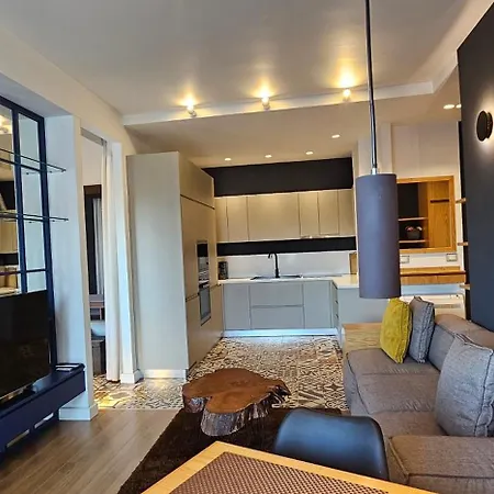 Tam Serviced Mozart Center Apartment *