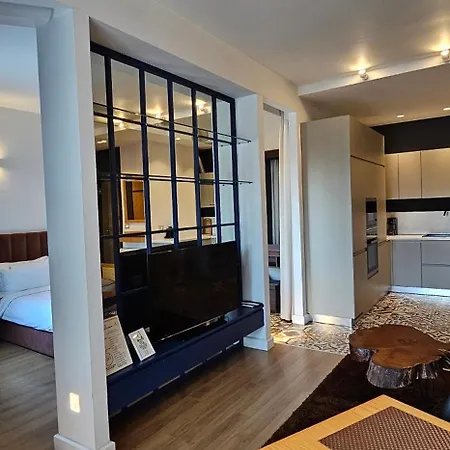 Tam Serviced Mozart Center Apartment