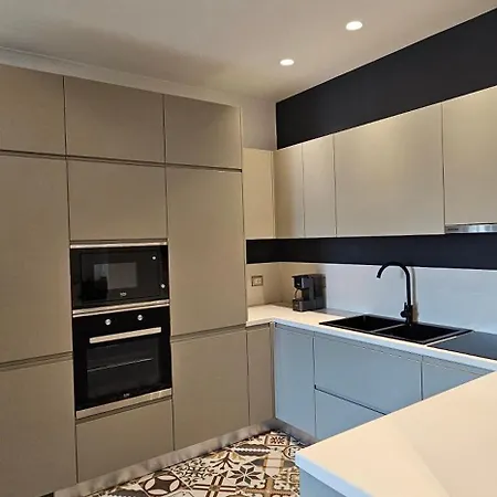 Apartment Tam Serviced Mozart Center