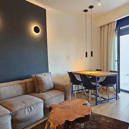 Tam Serviced Mozart Center Apartment *